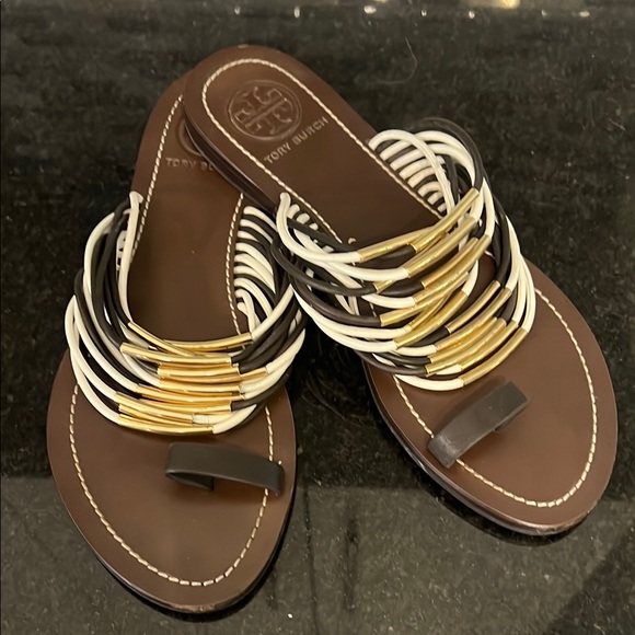 Tory Burch Black and White Sandals with Criss-Cross Design - Picture 2 of 6